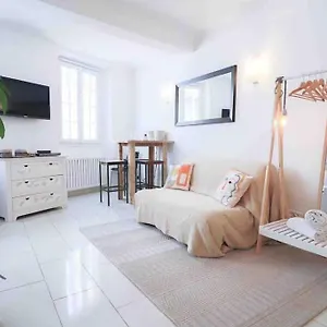 https://cosy-studio-situ-en-plein-cur-du-vieil-antibes.fr-provencehotel.com